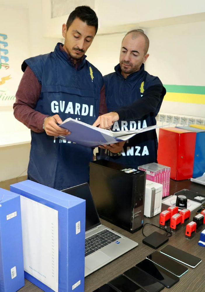 Evadono Iva per 50 milioni di euro e fanno la bella vita, marito e moglie arrestati dalle Fiamme Gialle