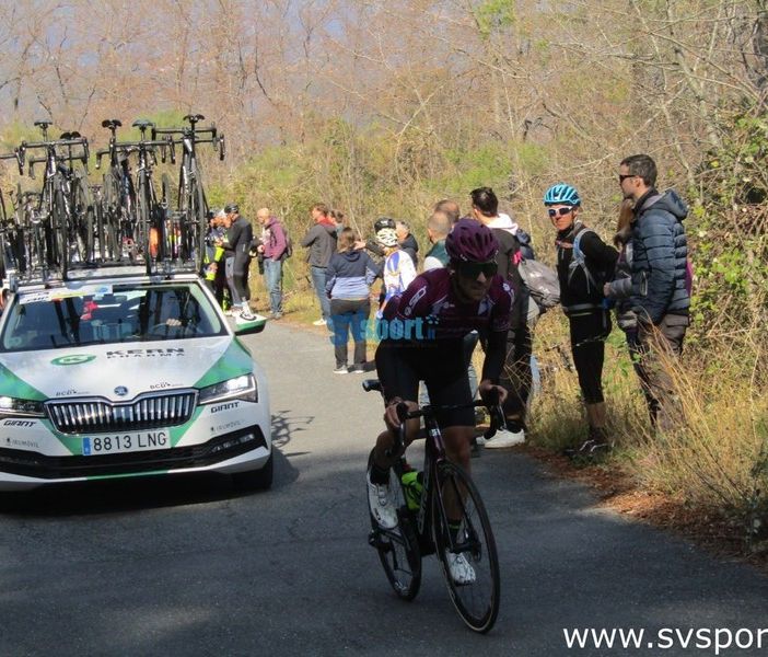 Trofeo Laigueglia: a Cima Paravenna in cinque in fuga, gruppo a oltre tre minuti (FOTO e VIDEO)