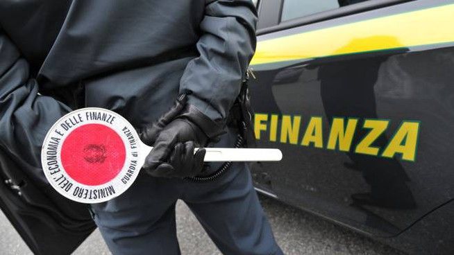 Operazione Gdf: tutto lo sport &quot;pirata&quot; in tv a 10 euro. Ma ora i clienti ne pagheranno 1.000 di multa