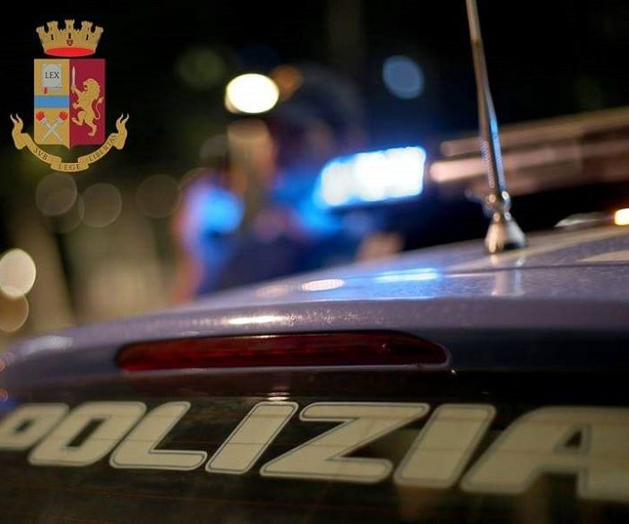 Era ricercato per omicidio e fabbricazione illegale di armi: fermato dalla polizia in viale Belforte