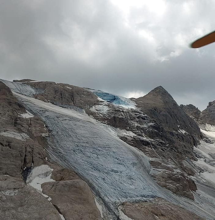 VIDEO. «Dalla Marmolada si sono staccati due campi di calcio colmi di ghiaccio a 300 chilometri all'ora»