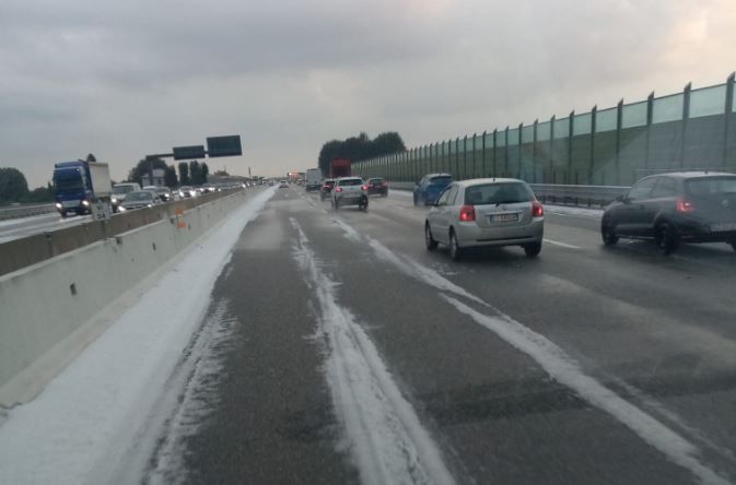 Maxi grandinata a Tradate, nel Comasco e sull'autostrada A9. Danni a Lomazzo