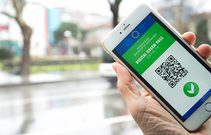 Green pass, la prima multa italiana (400 euro) è scattata in una sala scommesse di Asti