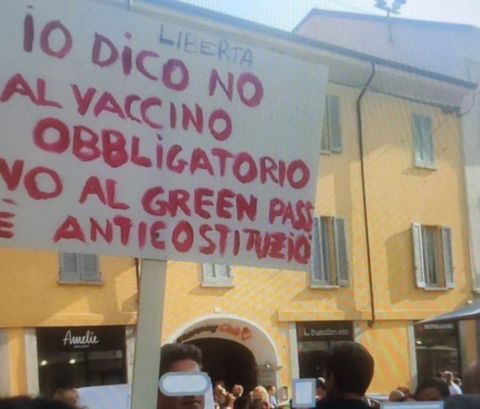 Manifestazione non autorizzata contro il green pass, denunciati gli organizzatori