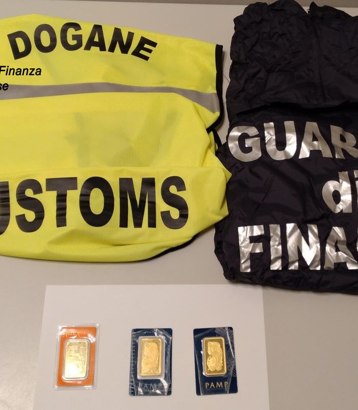 Malpensa, nasconde tre placchette d'oro nel bagaglio: passeggero denunciato per tentato contrabbando