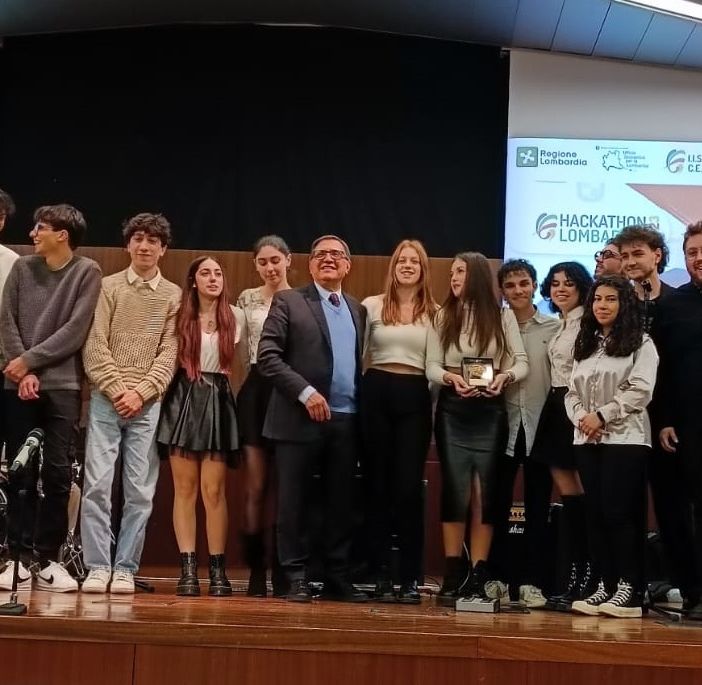 L'assessore La Russa con i vincitori del primo premio