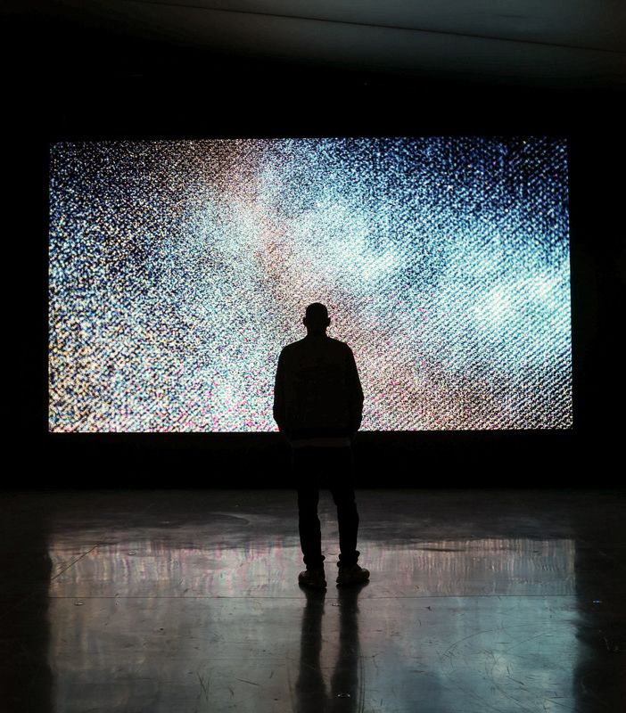 Alla Porta di Milano, la mostra di Omar Hassan “Exit Lights”
