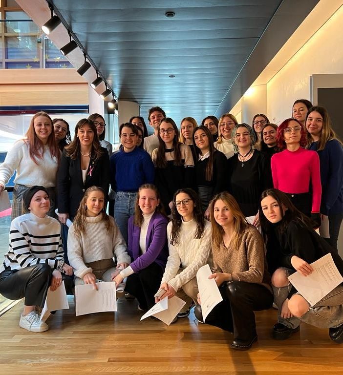 Tre istituti superiori della provincia in visita guidata al Parlamento Europeo, accolti dall’eurodeputata bustocca Isabella Tovaglieri