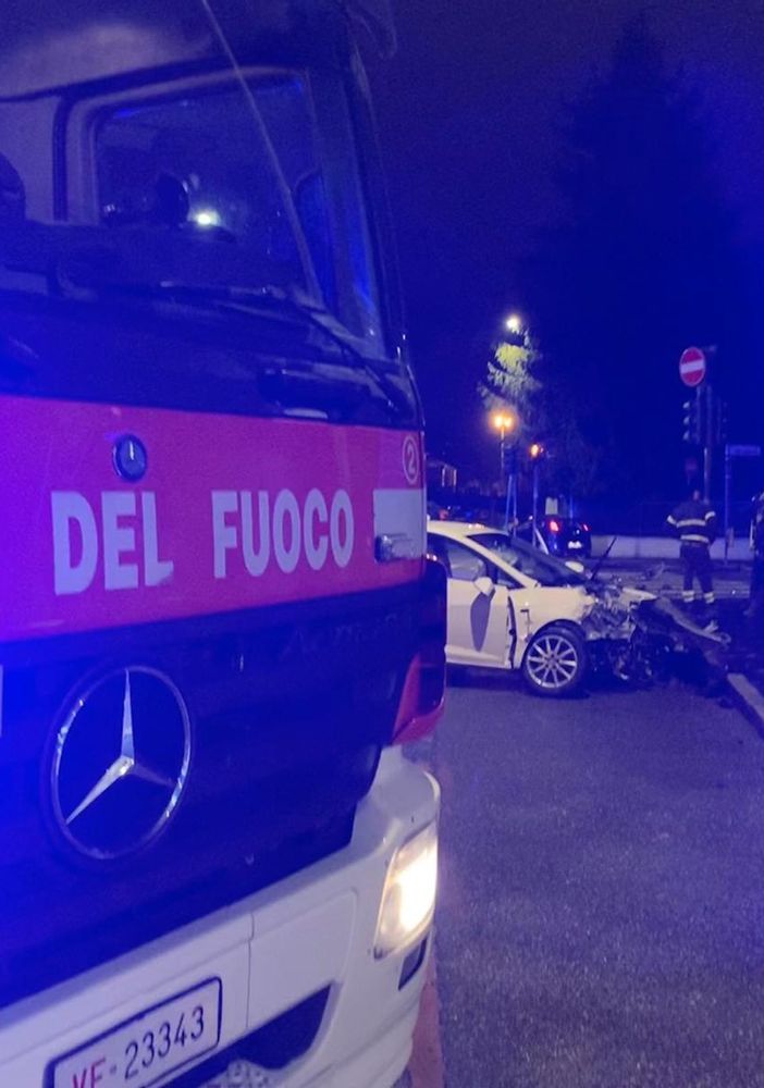 Incidente sul raccordo, chiuso l'ingresso in autostrada da via Magenta per consentire i soccorsi