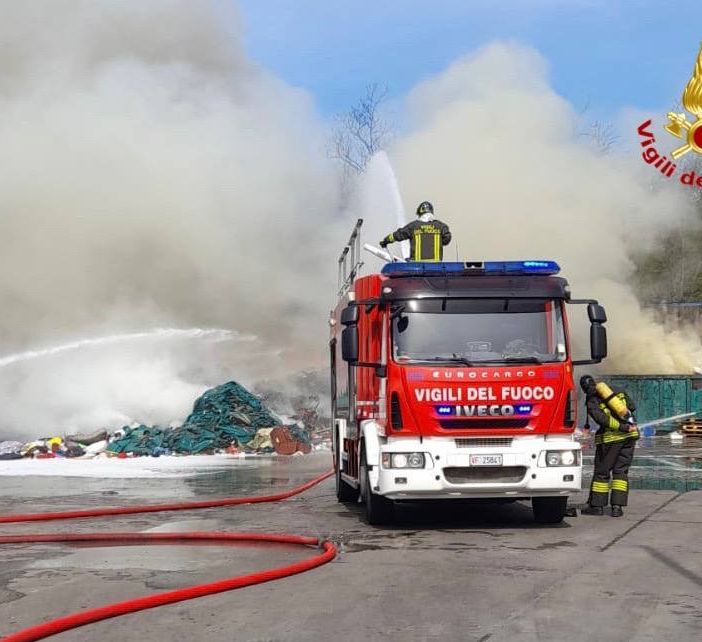 Incendio ex Accam, possibili disagi per conferimento ingombranti ai centri multiraccolta