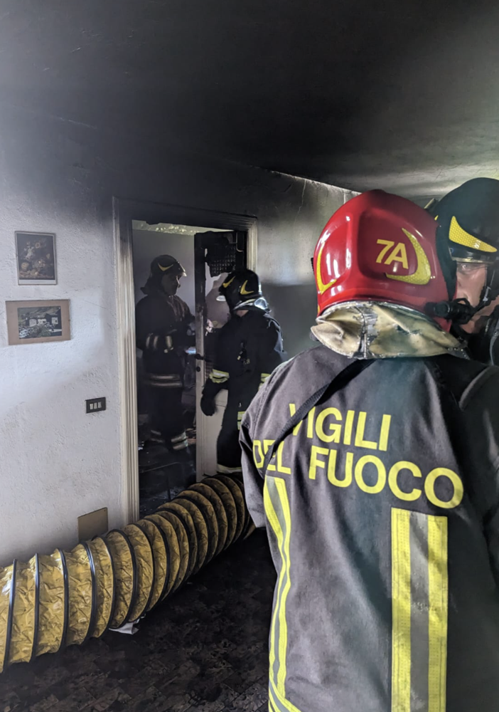 Scantinato in fiamme a Cogliate: incendio spento dai vigili del fuoco di Saronno