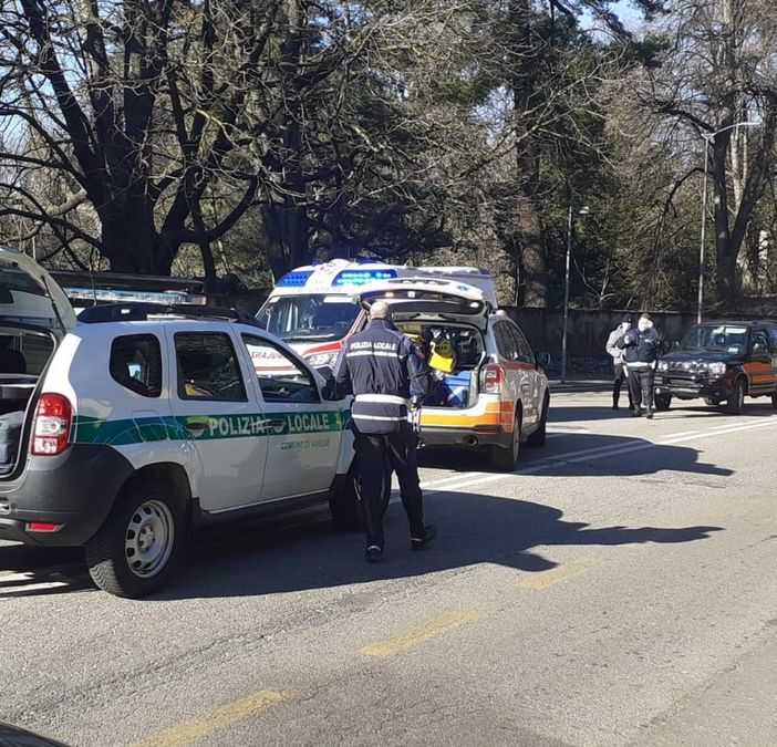 Mercoledì nero per i pedoni, investimenti in via Sacco e in via Sanvito. Ferito un uomo di 80 anni