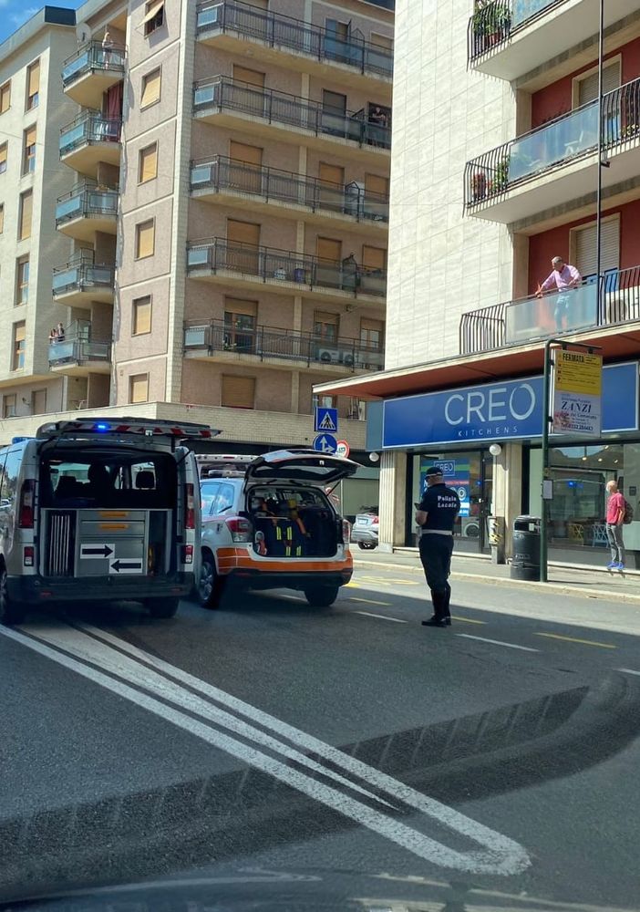 Incidente in via Carcano, traffico in tilt a Biumo Inferiore