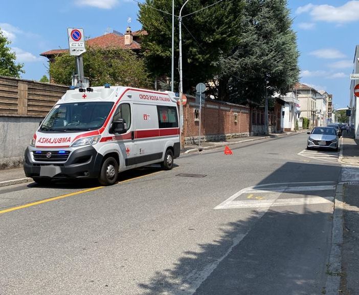 Il luogo dell'incidente in via Bellini, poco dopo l'intervento dei soccorsi