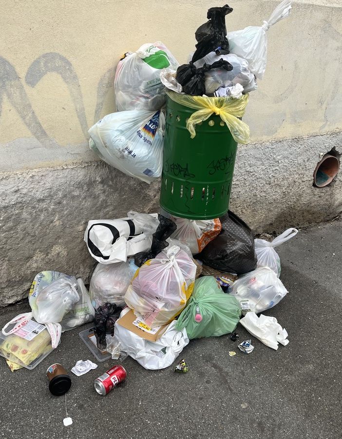 Il triste &quot;bentornato&quot; allo spazzino