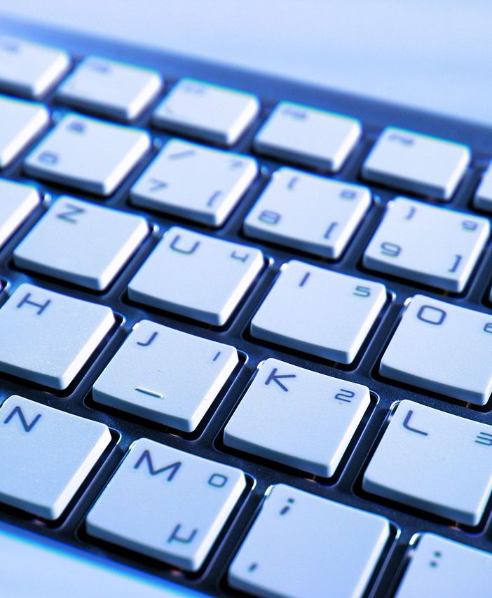 Solidarietà digitale: Acinque dona computer rigenerati alle associazioni attive nel sociale