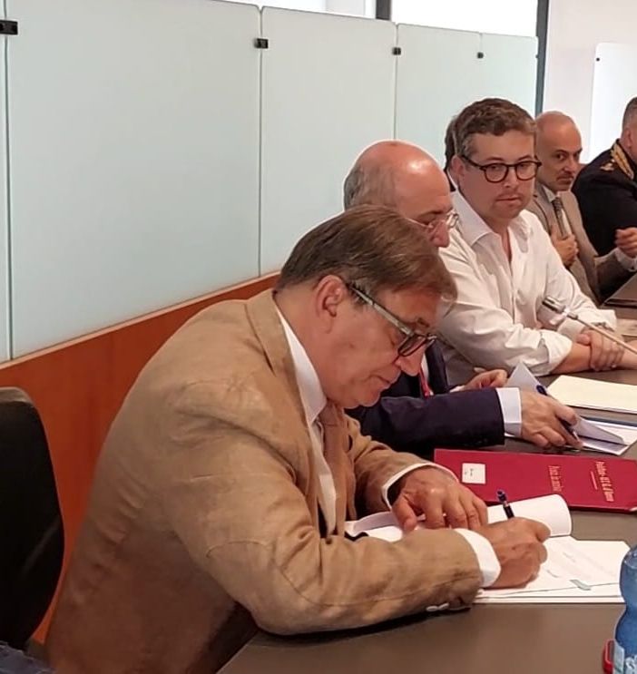 Protocollo sicurezza: rinnovato l'accordo tra comuni, Regione e Prefettura per treni e taxi