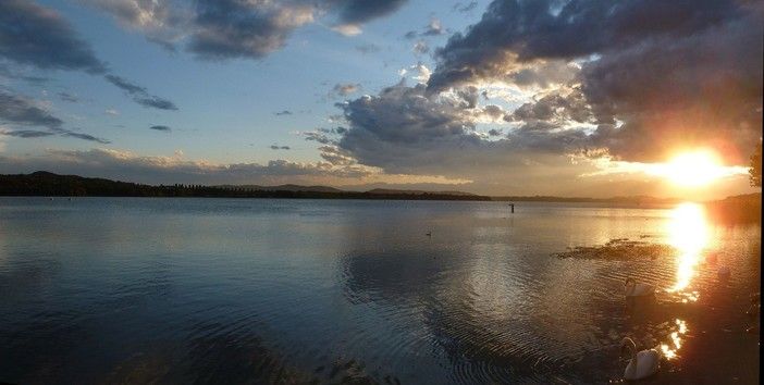 I volontari del servizio civile guidano alla scoperta delle bellezze del lago di Varese