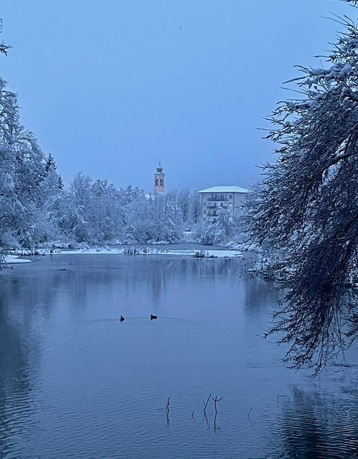 Il laghetto di Brinzio stamattina nella foto di Giuseppe Marangon