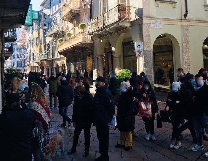 Niente più obbligo di mascherina all'aperto da venerdì