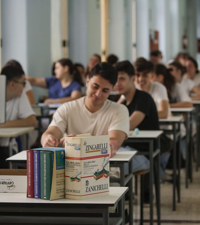 Ungaretti, Pirandello, Levi Montalcini, Guerra Fredda e selfie: le tracce della Maturità 2024