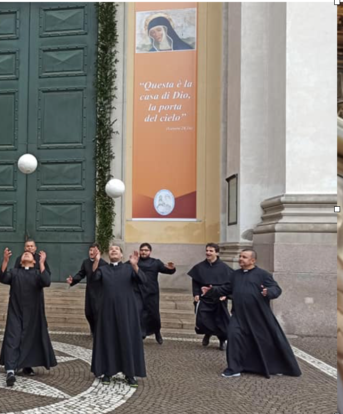 Le foto postate dai sacerdoti