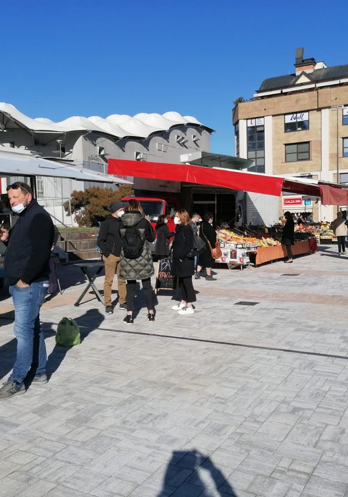 Polemica sul mercato, il centrodestra risponde: «Nessuno spostamento, ma così non va bene»