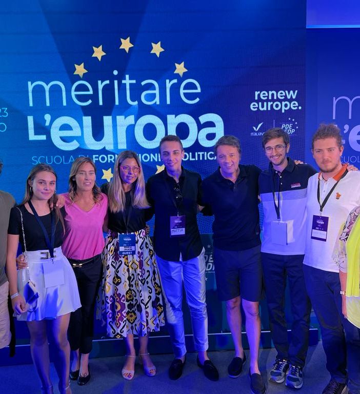 I ragazzi di Italia Viva Varese con Maria Chiara Gadda, Maria Elena Boschi, Matteo Renzi e Teresa Bellanova