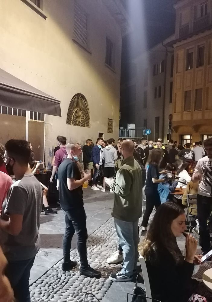 Lite tra ragazzi nella Piccola Brera, ferito un giovane di 20 anni