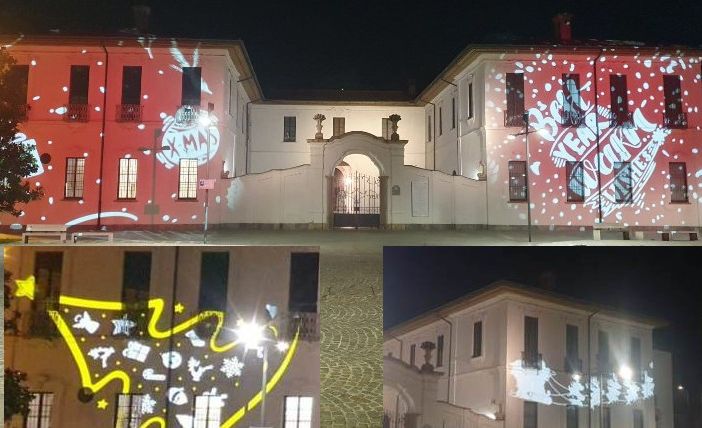 Stelle, abeti e fiocchi di neve. Luci (di Natale) accese su piazza Vittorio Emanuele