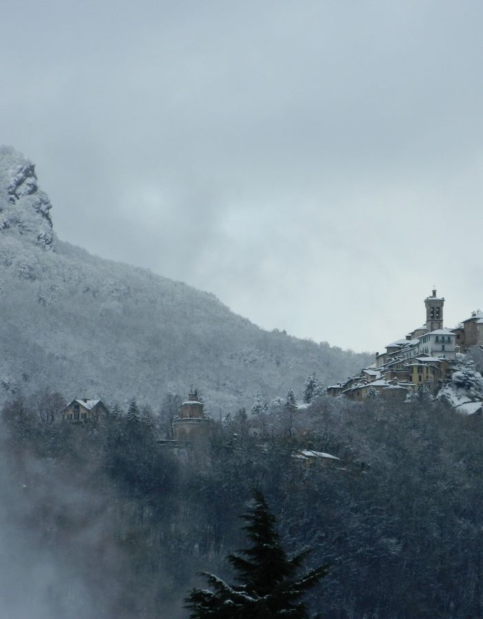 Giovedì dal tardo pomeriggio la neve non comparirà soltanto al Sacro Monte e al Campo dei Fiori (Foto Centro Geofisico Prealpino) Giovedì dal tardo pomeriggio la neve non comparirà soltanto al Sacro Monte e al Campo dei Fiori (Foto Centro Geofisico Prealpino)
