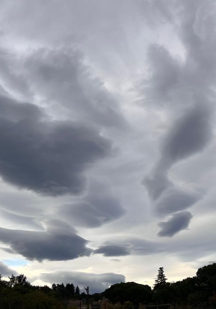 Nubi lenticolari in questi giorni sui cieli della nostra provincia (foto Bruno Melazzini)
