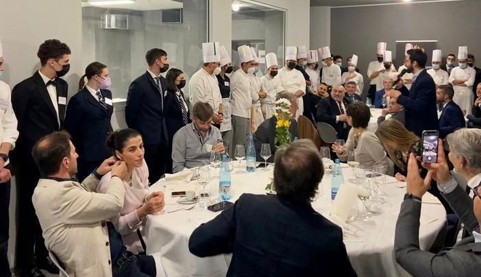 FOTO. Il successo di MasterDef: ventimila euro in borse di studio consegnati ai vincitori del concorso organizzato dal De Filippi