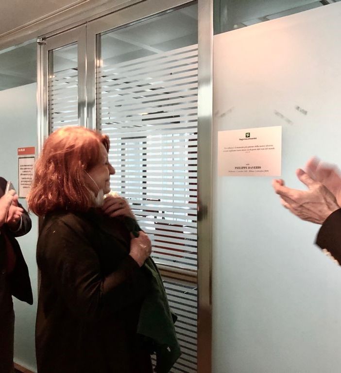 Da sinistra l'assessore Stefano Bruno Galli, la moglie di Daverio, Elena Gregori e il presidente della Regione Attilio Fontana