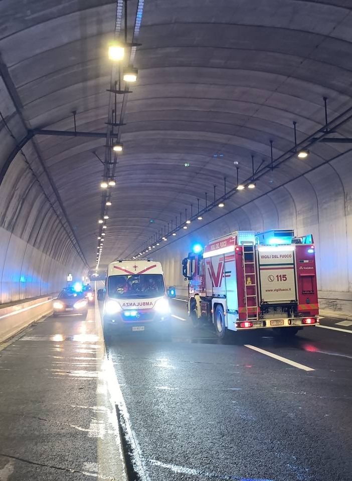 Esercitazione di vigili del fuoco, Areu e polizia stradale: simulato un intervento per incidente in galleria sulla Pedemontana