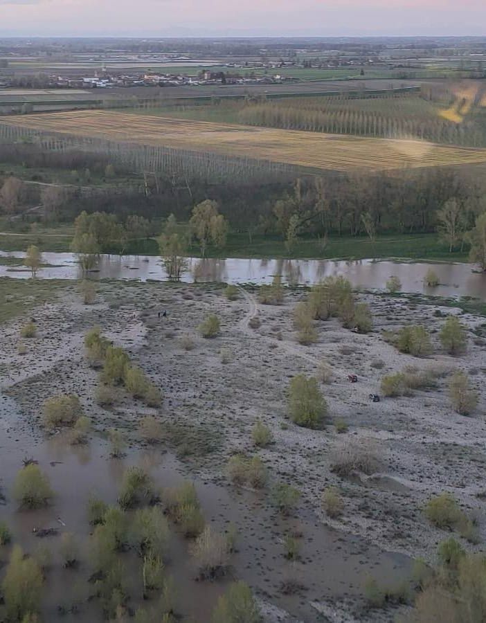 Dieci ragazzi bloccati su un isolotto sul Po. Salvati dall'elicottero dei vigili del fuoco di Malpensa