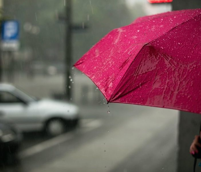 Oggi il giorno peggiore con pioggia e rischio temporali. Nel weekend torna il sole con 20 gradi