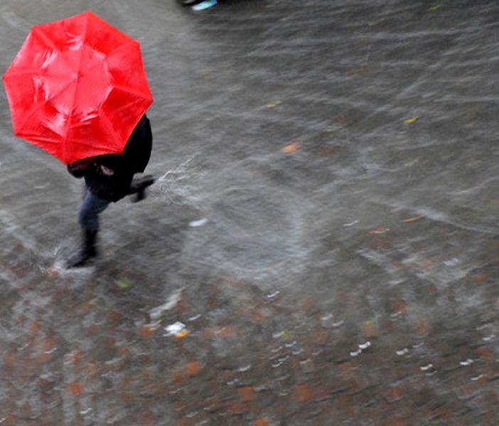 Weekend di piogge e temperature in calo con neve fino a 800 metri