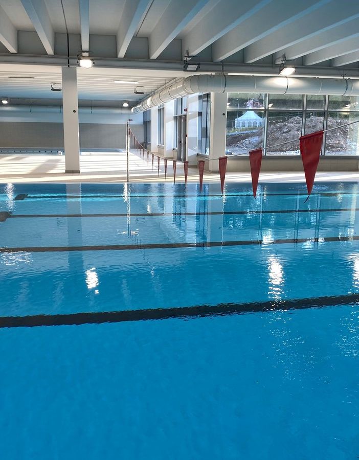 Piscine e piste del ghiaccio, da Regione aiuti per caro bollette: 1,3 milioni in provincia di Varese