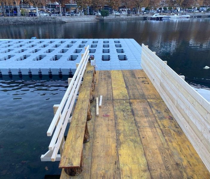 La passerella porterà i pattinatori sulla pista in mezzo al lago nel golfo di Omegna