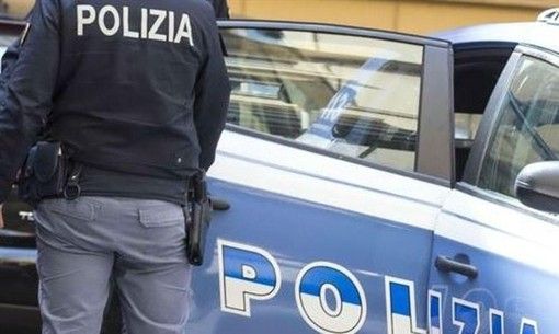 Varese, follia su un pullman extraurbano: due ragazzi finiscono in Questura