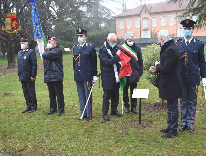 FOTO. Ai Giardini Estensi una targa alla memoria di Giovanni Palatucci