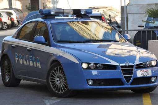 Varese, scippano una donna e la fanno cadere: arrestati dalla polizia