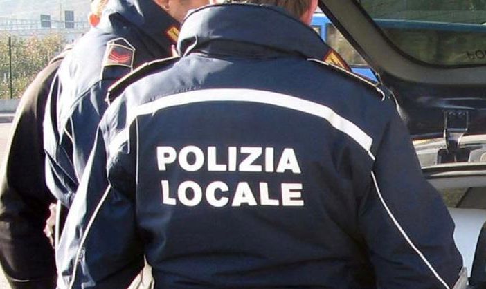 Foto d'archivio di veri agenti di Polizia locale