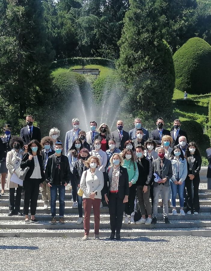 VIDEO. Nonni e nipoti insieme contro le truffe, l'iniziativa della Questura di Varese