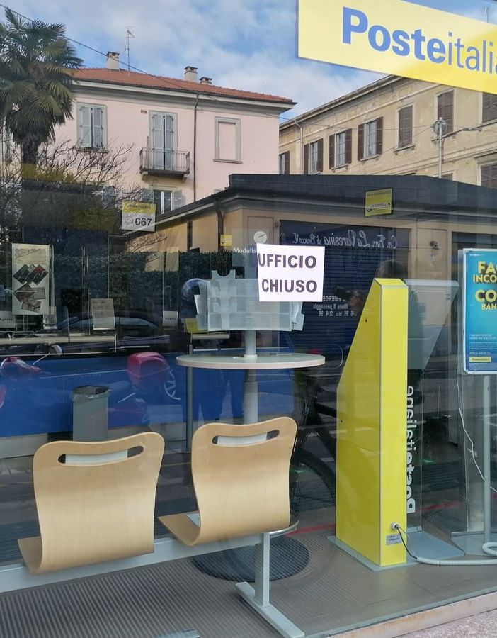 Telefonata al 112: «C'è una bomba». Evacuati per oltre un'ora tutti gli uffici postali di Varese