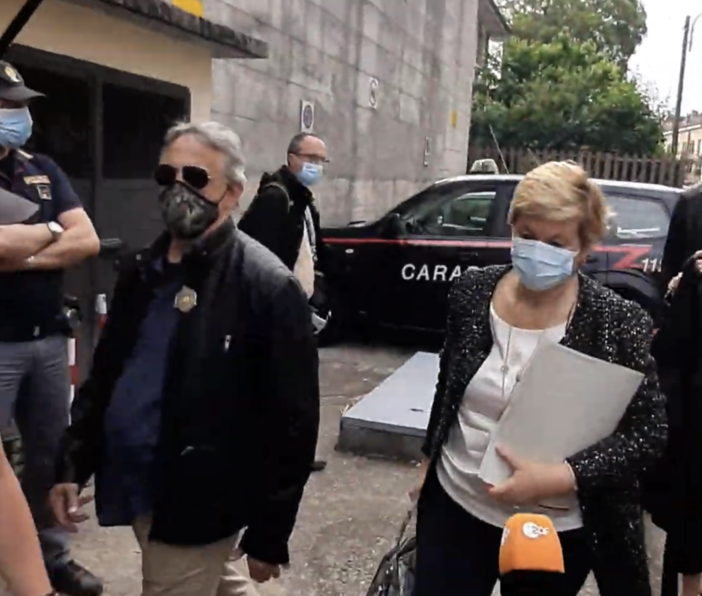 Il procuratore della Repubblica di Verbania Olimpia Bossi entra in carcere per gli interrogatori di garanzia dei tre fermati dopo la strage del Mottarone Il procuratore della Repubblica di Verbania Olimpia Bossi entra in carcere per gli interrogatori di garanzia dei tre fermati dopo la strage del Mottarone