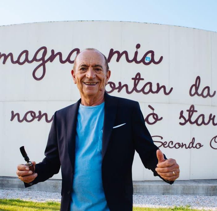 La foto postata dal governatore Bonaccini per dire addio a Raoul Casadei