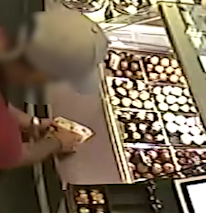 VIDEO. Rapina una gelateria a Cassano Magnago armato di pistola, arrestato dai Carabinieri