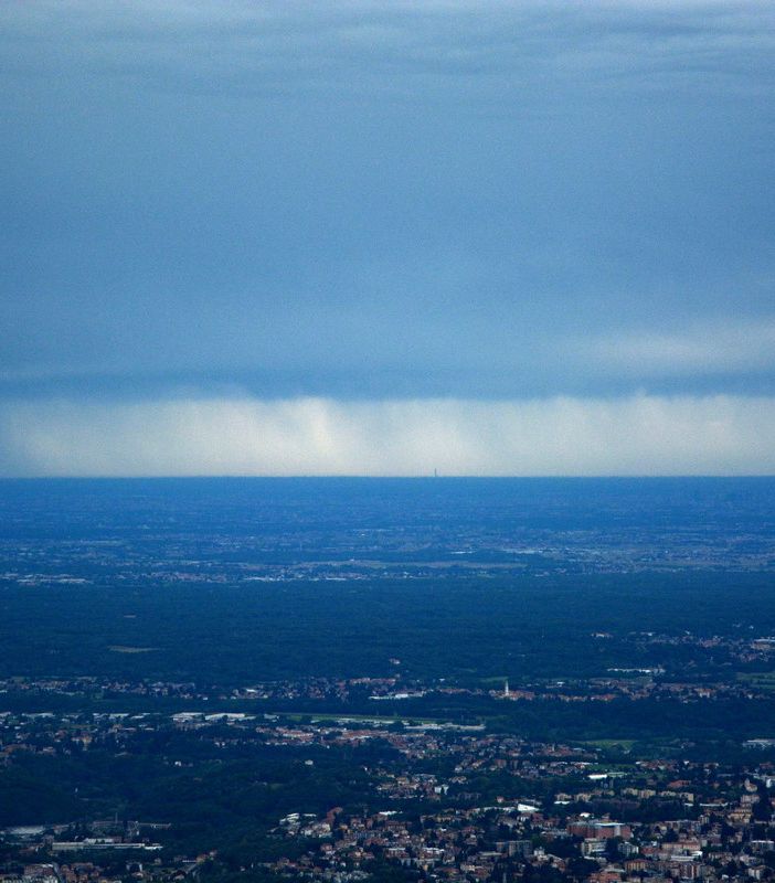 Rovesci e fronte temporalesco sulla provincia di Varese (foto P. Valisa - CGP - da Campo dei Fiori)